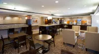 Holiday Inn Express & Suites TOPEKA WEST I-70 WANAMAKER by IHG - breakfast