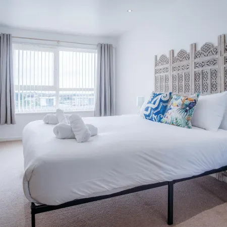 The Penthouse - 3 Bedroom Apartment - Llanelli
