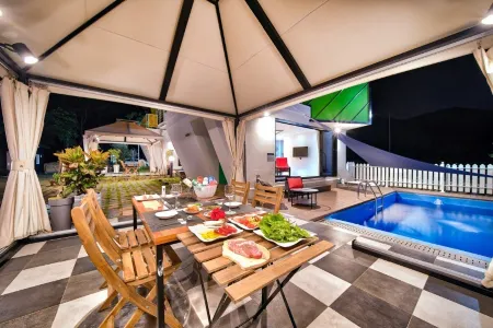 Hwasun the Holiday Pool Villa Отели в г. Хвасун