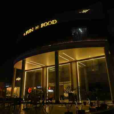 Fun N Food Hotel Exterior