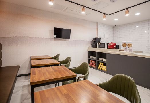 부산 명지 넘버25 호텔의 모던한 객실