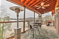 Beautiful Lakefront Studio: Dock, Fire Pit, Kayak Hotels in Emerson