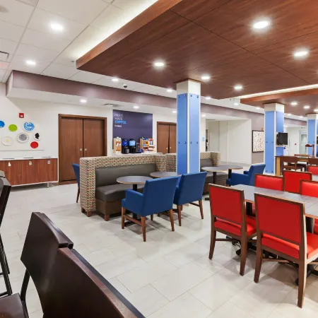 Holiday Inn Express & Suites LENEXA - OVERLAND PARK AREA by IHG Hotels in Lenexa