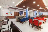 Holiday Inn Express & Suites LENEXA - OVERLAND PARK AREA by IHG - Bathtub