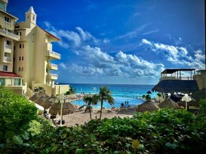 Cancun Plaza - Best Beach