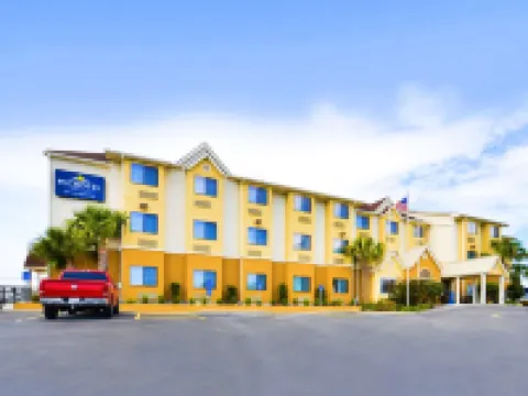 Microtel Inn & Suites by Wyndham New Braunfels Hotels near Wurstfest German- Texan Festival