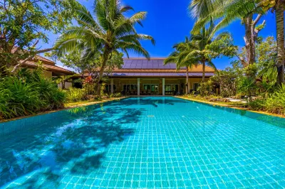 6 Bedroom Luxury Villa on Golf Course (PH125) Hotel dekat Silpakorn University Phetchaburi IT Campus