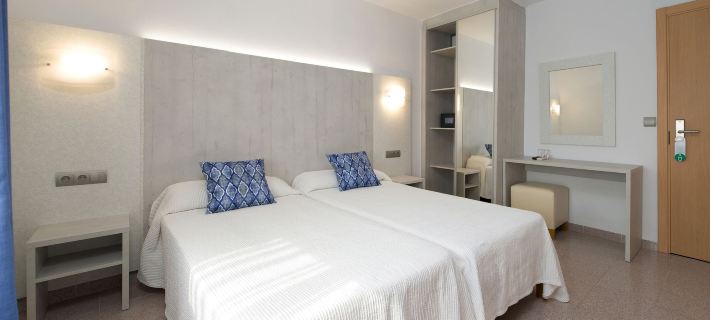 Hostal Roca Отели в г. Ибица