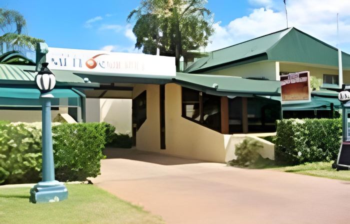 Emerald Central Hotel Official