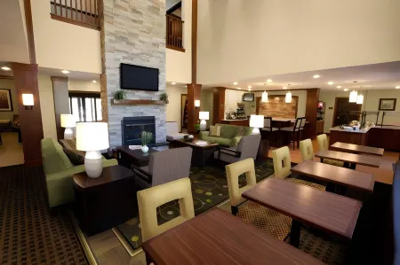 Staybridge Suites ST George Отели рядом с достопримечательностью «Парк Кросби Фэмили Конфлуенс»