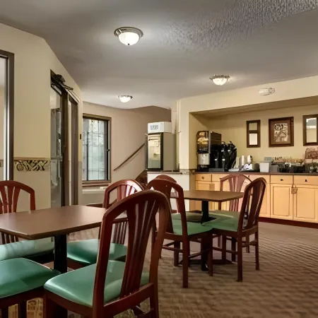 Super 8 by Wyndham Red Wing