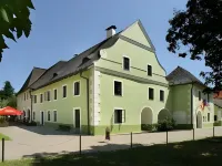 Rožmberský dvůr