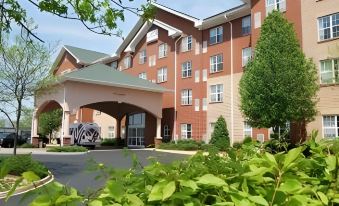 Hawthorn Suites by Wyndham Louisville East