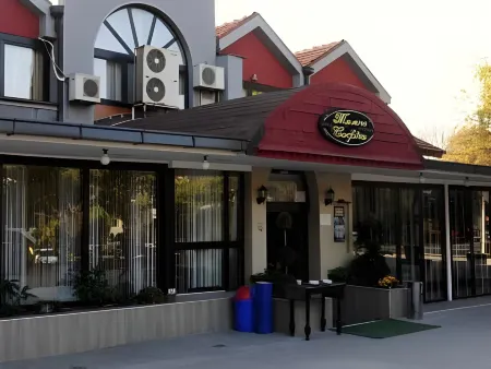 Hotel Tomce Sofka Отели рядом с достопримечательностью «Мечеть Султана Мурада»