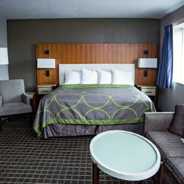 Super 8 by Wyndham Holbrook