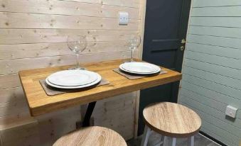 Panteinion Hall- the Cabin - Housity