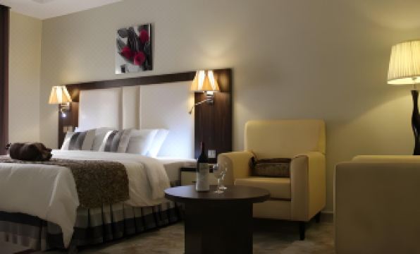 De Santiago Milan Hotel and Suites - Housity