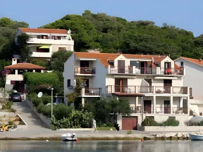 Apartments Malo Lago Hotels in Pasadur