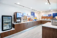 Holiday Inn Express & Suites WILSON I-95 by IHG - breakfast