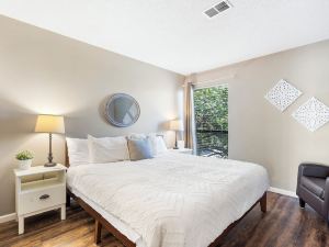 Lake Access Condo Condo for 4!