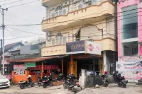 RedDoorz Near Grand Tarakan Mall  호텔