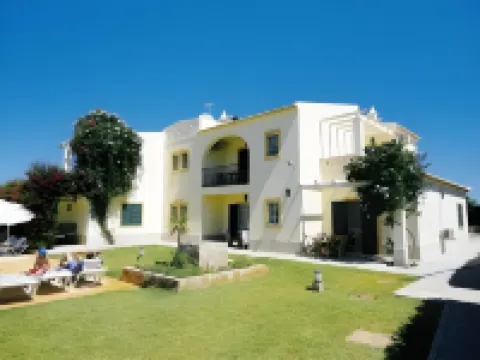 Apartamentos Monte Dos Avós, Albufeira by AlgarveBlossom
