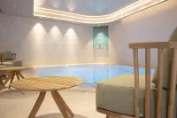 บริท โรงแรมลิมอจ์ซ์เซ็นทร์การ์ - โรงแรม & สปา - ที่มีสระว่ายน้ำ