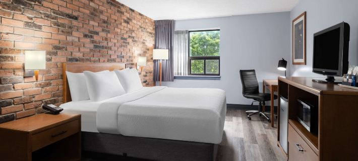 巴里Travelodge by Wyndham酒店 錫姆科縣酒店