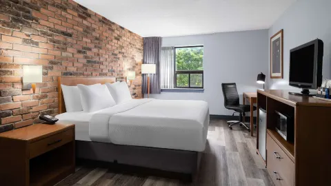 Travelodge by Wyndham Barrie in Simcoe County