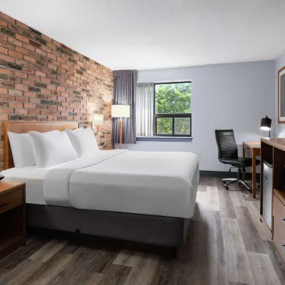 Travelodge by Wyndham Barrie Hotels near Barrie Molson Centre
