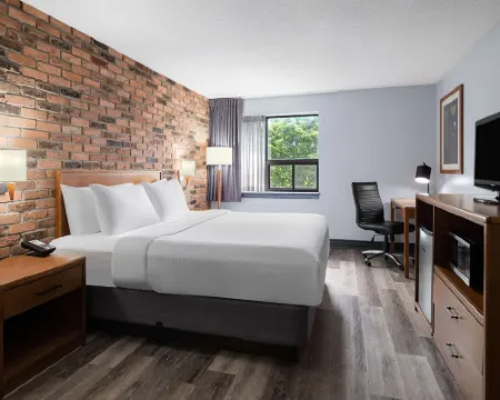 Travelodge by Wyndham Barrie Hotels in Barrie