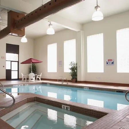Travelodge by Wyndham Edmonton South