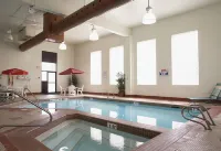 Travelodge by Wyndham Edmonton South - ที่มีอ่างอาบน้ำ