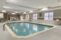Comfort Inn & Suites Calhoun South - Parkplatz
