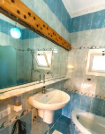 帶泳池燒烤架花園貝都因帳篷日光浴床按摩浴缸的別墅