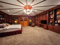 Red Mountain Manor Vineyard and Guesthouse