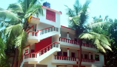 Calangute Beach Side Hotel Отели рядом с достопримечательностью «नेओमीस सालों & स्पा, ले मरीडियन»