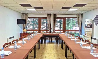 Brit Hotel Confort Pau Lons