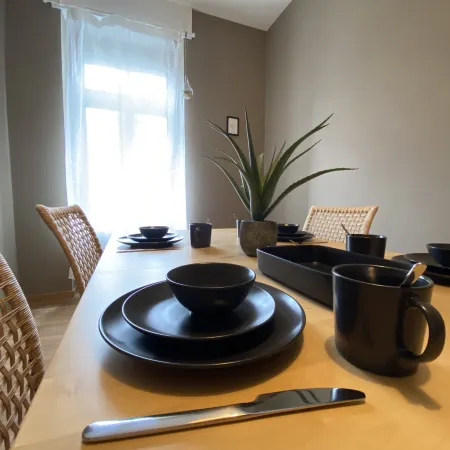 Zimmer mit Stuck in Co-Living Apartment Liebig54