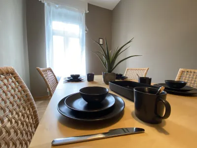 Zimmer mit Stuck in Co-Living Apartment Liebig54