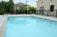 Baymont by Wyndham Clarksville - Pools
