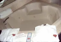 Days Inn by Wyndham Batavia Ohio - Hot Tub