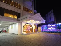 Hotel Abad Plaza Hotels near Marine Drive Ground