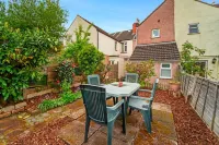 4 Bed Homely Retreat - Wolverhampton Hotels near New Cross Hospital
