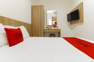 RedDoorz @ Nagoya Indah Batam Hotels in Nagoya