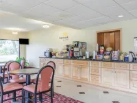 Days Inn by Wyndham LaPlace- New Orleans - Breakfast