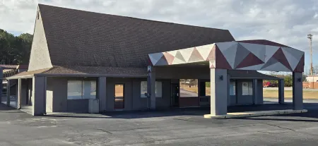 HomeTowne Studios LaGrange Отели в г. Запад Пойнт