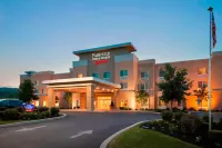 페어필드 인 & 스위트 헌팅던 루트 22 / 레이스타운 레이크 스미스필드 타운쉽 호텔