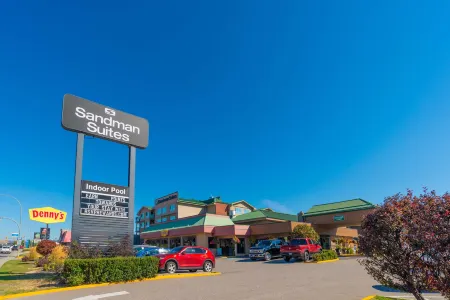 Sandman Hotel Vernon Отели рядом с достопримечательностью «Alexis Park»