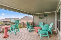 The Sea Turtle, Family and Dog Friendly, Cargo Lift, Crystal Beach TX Ocean View